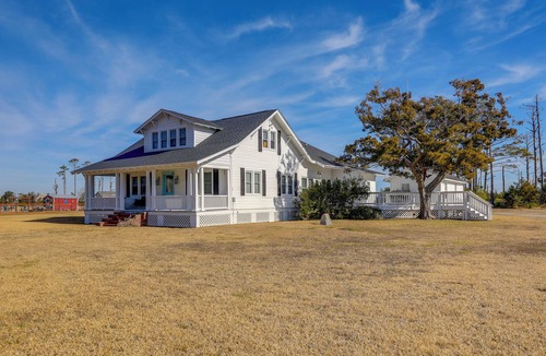 Davis House | Crystal Coast Family Retreat < 1 Mi to Boat Ramp!