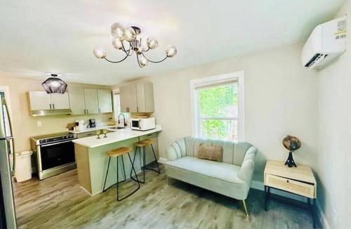 Sans Souci Apartment | Cute 1 BR with Fire Pit Near DT