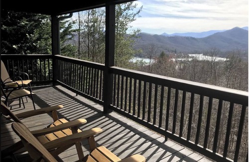 Hiawassee House | Cute cabin😊Pretty Views! Clean! ONLY 1 MILE TO TOWN!