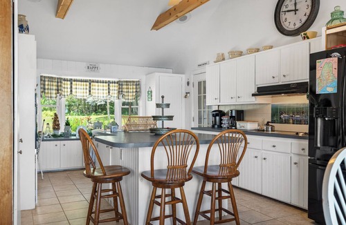 Damariscotta House | Damariscotta Pemaquid Lake Retreat - Dive-Off Dock & Screened Porch