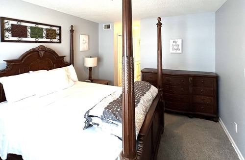 Charlotte House | "David's Place ". A spacious and relaxing 3bedrooms, 3beds, 2baths Townhome