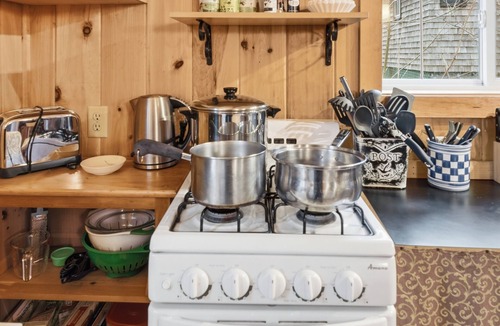 Otter Creek Cabin | Davis Outpost: Pet-Friendly Quiet Cabin w/AC. Screened Sunroom. Walk to Trails