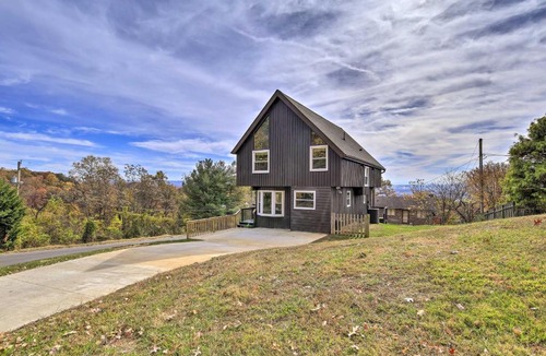 Lynn Garden House | Deck & Mtn Views: 'Fain Chalet' in Kingsport