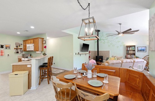 Greenville House | Delightful Duck Farm cottage, 5 min walk to State Park! Gated, a hidden gem!