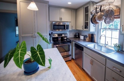 Westside Condo | Designer 2BR Historic Condo Near Hampton Park Private Balconies