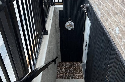 Oakville House | Designer 4BR Basement Suite – Oakville