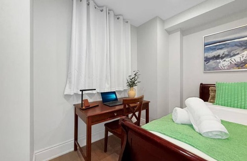 Oakville House | Designer 4BR Basement Suite – Oakville