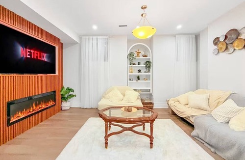Oakville House | Designer 4BR Basement Suite in a Detached House – Oakville