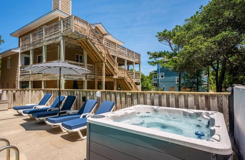 Duck House | Designer Home with Pool, Hot Tub & Walk to Beach