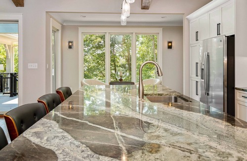 Bowling Green House | Designer Lakefront Lodge w/Huge Private Beach & Boat Option-Built July 2019