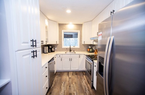 Beech Mountain Ski Chalet | Designer Mountain Retreat with Hot Tub + Views - Walk to Trails - AC
