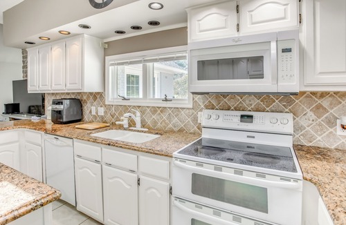 Myrtle Beach House | Dine, Shop & Splash: Family Home in Myrtle Beach