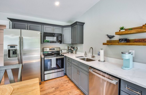 Reed Creek Apartment | Dock Access & Patio! Waterfront Apt in Hartwell