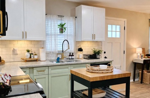 Sans Souci House | Dog friendly! 8 mins to Downtown Bike to trails 10 mins to TR