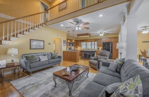 Reed Creek House | Dog Friendly Private Lake Cove Retreat-Kayaks, Fire-pit, FREE Flexible Check IO