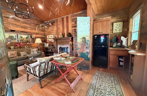 Camden Cottage | Dogs Love The Tack Room Cottage in Camden SC Horse Country