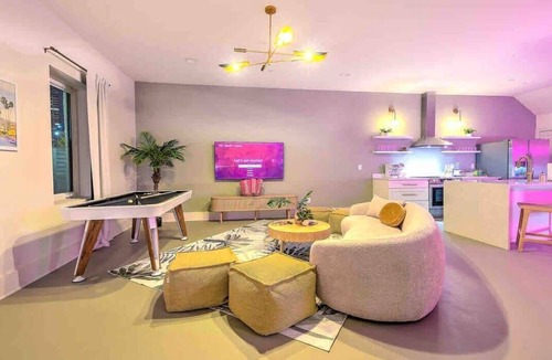 North Capitol House | Dolly’s World | 14 beds-Walk 2 Broad! Hot Tub/Pool
