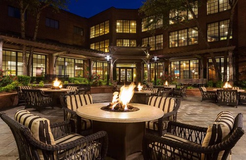 Barclay Downs Hotel | DoubleTree Suites by Hilton Charlotte/SouthPark
