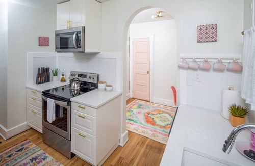 Shandon Apartment | Downstairs Monroe · Shandon Peach Pad, 2 BR Apt w/King Beds Downtown