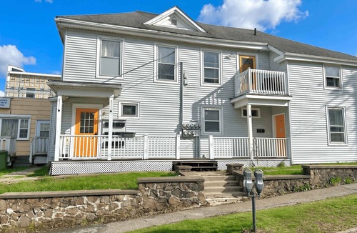 Bridgewater Apartment | Downtown Bridgewater Suite near River and Trails