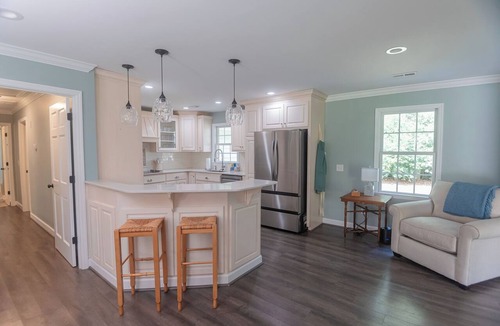 Conway House | Downtown Conway 3 bedroom home in picturesque neighborhood