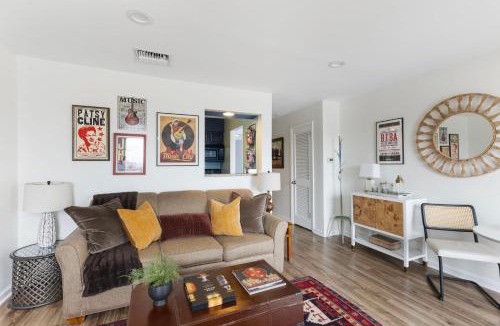 North Capitol Apartment | Downtown Nashville Riverfront Unit 820