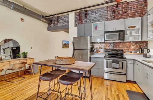 Old City Apartment | Downtown Zen Den, Comfort and convenience in downtown Knoxville