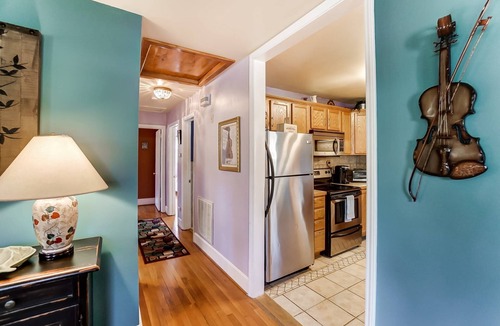 Oakhurst House | Dream Catcher Bungalow - Near Uptown, Bojangles Coliseum & BOA! Pet & Family Friendly, Plus 15% off!