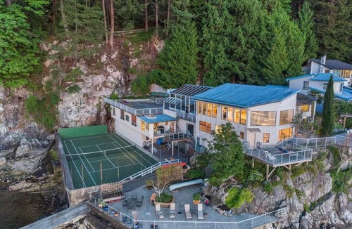 Vancouver Villa | Dream House -Water Lily