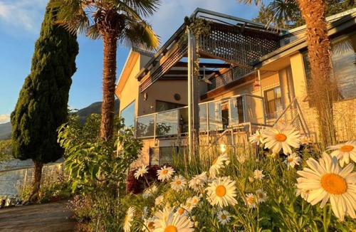 Vancouver Villa | Dream House -Water Lily