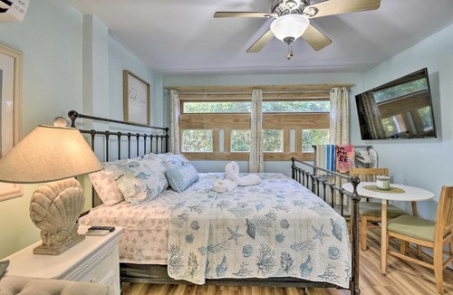 Nags Head Apartment | Dreamy, Coastal Studio Paradise with Hot Tub!