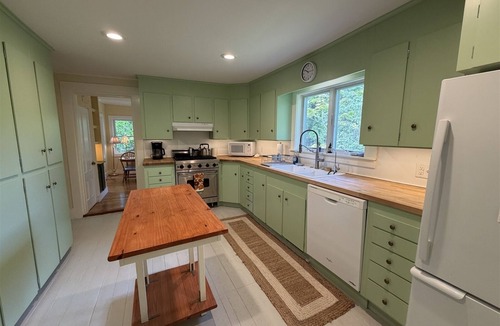 Port Clyde House | DRIFT INN COTTAGE-1 mile from Port Clyde & Walk to Drift Inn Beach, Dog-Friendly