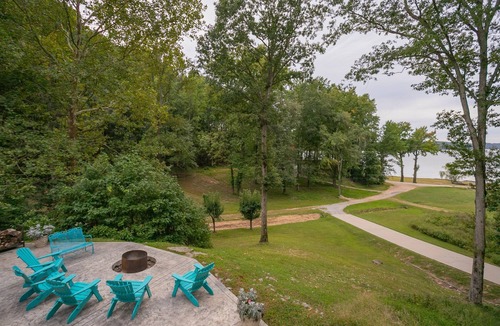 Waverly Ski Chalet | Eagle Roost Chalet | Hot Tub Private Dock Kentucky Lake
