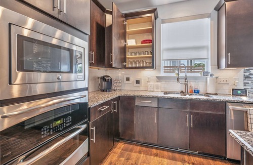 East Nashville House | East Nash 3mi to DT Rooftop Hot Tub Walk 2 Bars