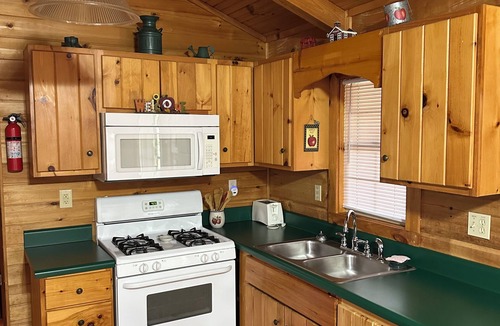 Sunset Cabin | Eastatoee Valley Bear Cabin B - Jocassee Gorges, Waterfalls & Mountain Views
