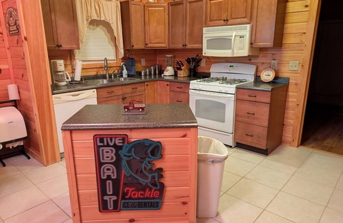 Elberton Cabin | Elberton Cabin on Lake Clark Hill, 2-br 1 bath, 0.5 miles to Modock boat ramp.