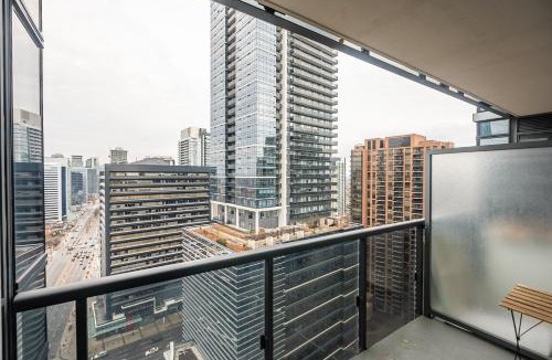 Willowdale Apartment | Elegance In Peonies 1 Bedroom Condo 23 Floor Free parking in Downtown Toronto