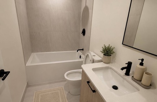 Sherwood Park Apartment | Elegant 2bed 1bath |Sauna|Gym | Cold plunge