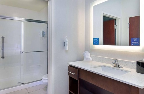 Sandy Springs Hotel | Elegant King Suite x2! Free Hot Breakfast, Indoor Pool | Close to Perimeter Mall