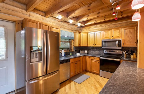 Vilas Cabin | Elegant Lodge Near Historic Valle Crucis