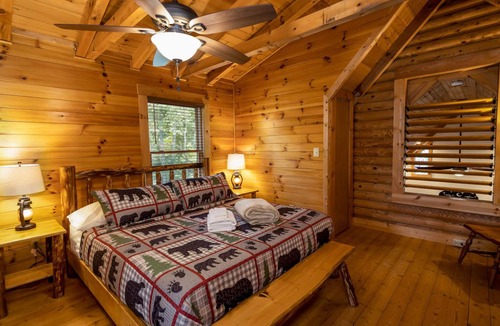 Vilas Cabin | Elegant Lodge Near Historic Valle Crucis