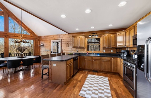 Ellijay Cabin | Ellijay Cabin- Hot Tub, Views, Game Room, Outdoor Fireplace, Dog friendly