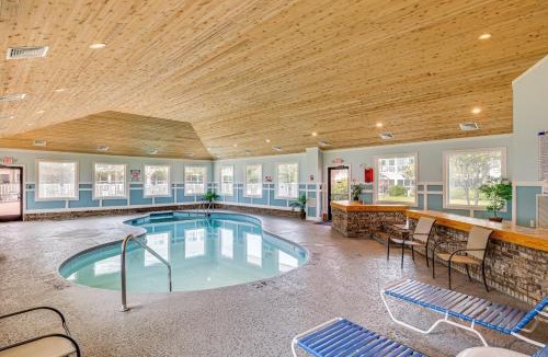 Emerald Isle House | Emerald Isle Condo Near Beach w/Screened Porch!
