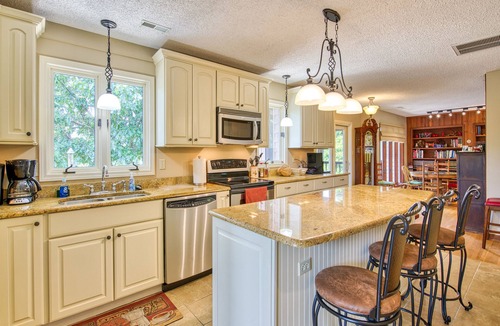 Lake Junaluska House | Enjoy a peaceful stay in the mountains of North Carolina at Lake Junaluska!