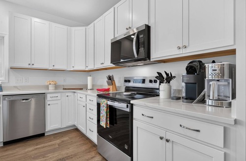 Blacksburg House | Enjoy a spacious multi-level townhome just minutes from Virginia Tech, featuring an open-concept layout, a gourmet kitchen, a private deck, and seasonal access to the community pool.