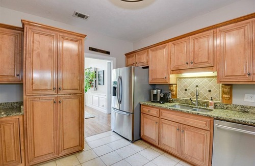 North Augusta House | Enjoy Masters in The Garden City's lushest home.