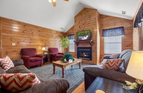 Pigeon Forge Apartment | Enjoy the comforts of home in this Mountain Retreat condo