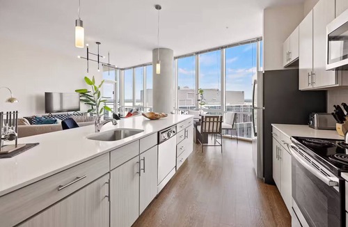 Sobro Apartment | Enjoy Vibrant Nashville | Rooftop Terrace & Modern Amenities | Top Spots Nearby