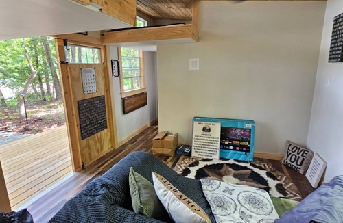 Gumberry Cabin | Enjoyable a cozy cabin in charming Enfield perfect for relaxing stays