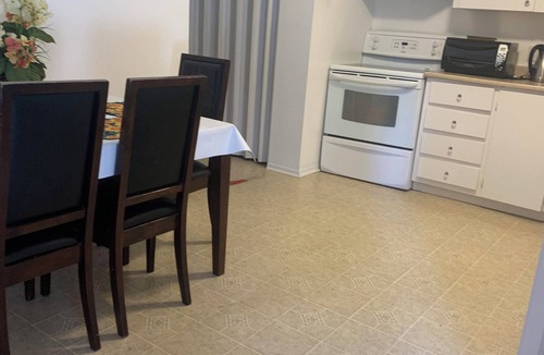 Hull Apartment | Entire apartment, Few minutes from Downtown Gatineau/Ottawa Parliament.